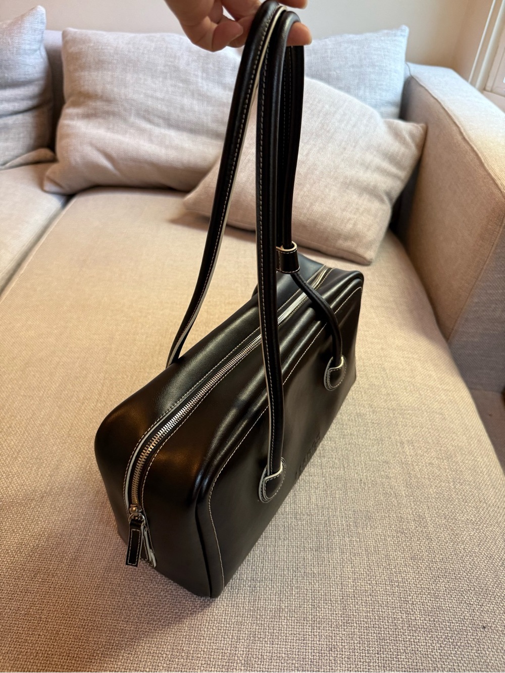 Marge Sherwood Boston bag black with white stitching - Picture 2 of 6